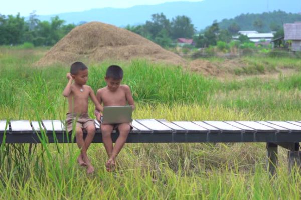 Negara Berkembang Semakin Berdaya dengan Kemajuan Teknologi Informasi Negara Berkembang Semakin Berdaya dengan Kemajuan Teknologi Informasi