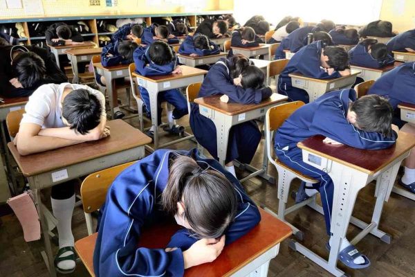 Kebiasaan Tidur Siang Siswa di Jepang: Kunci Peningkatan Konsentrasi dan Prestasi Akademik